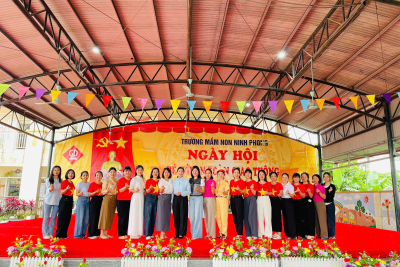 TƯNG BỪNG KHÔNG KHÍ NGÀY HỘI  “BÉ VỚI AN TOÀN GIAO THÔNG” CHO TRẺ MẪU GIÁO TẠI TRƯỜNG MẦM NON NINH PHONG