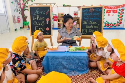 HOẠT ĐỘNG TRẢI NGHIỆM: LỚP3 TUỔI B  LÀM BÁNH MÌ KẸP CHẢ SIÊU NGON!