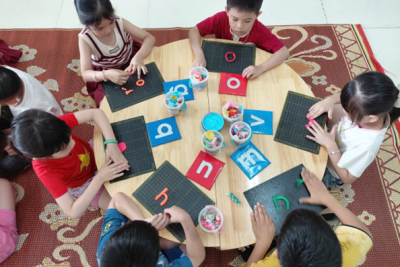 HOẠT ĐỘNG LÀM QUEN CHỮ CÁI QUA TRÒ CHƠI SÁNG TẠO CỦA LỚP 5 TUỔI B